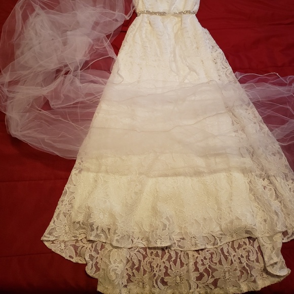 Wedding dress - Picture 2 of 3